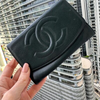 CHANEL Vintage Black Caviar Wallet 1996-97 CC Logo Coco Mark Italy Authentic